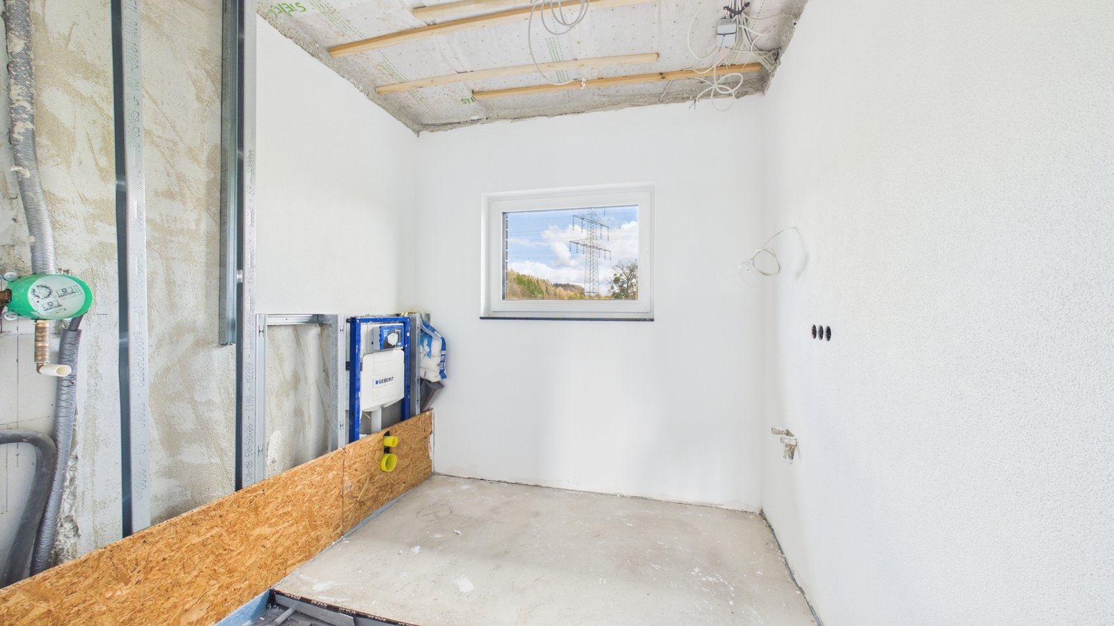 CAM02784G0-PR0546-STILL034